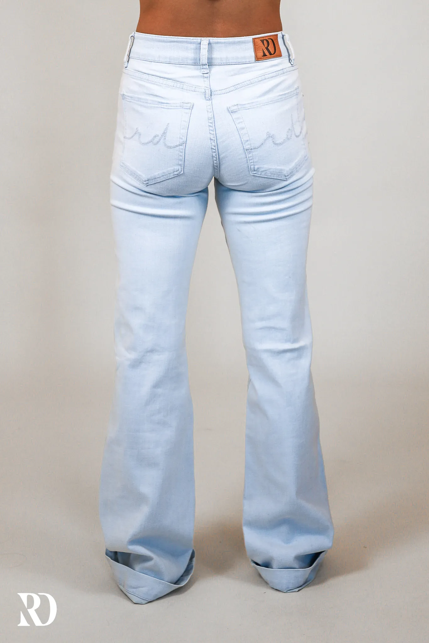 LIGHT WASH DISTRESSED SIGNATURE TROUSER DENIM