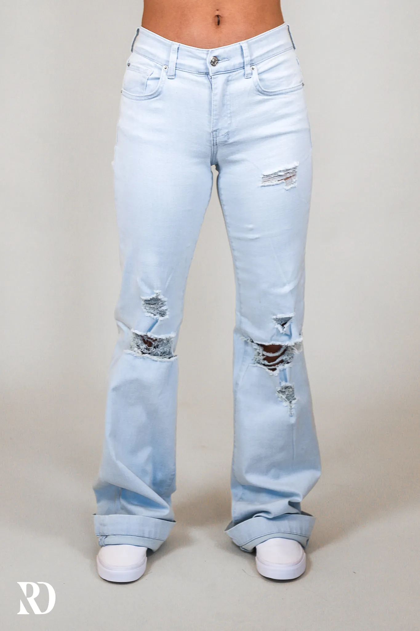 LIGHT WASH DISTRESSED SIGNATURE TROUSER DENIM